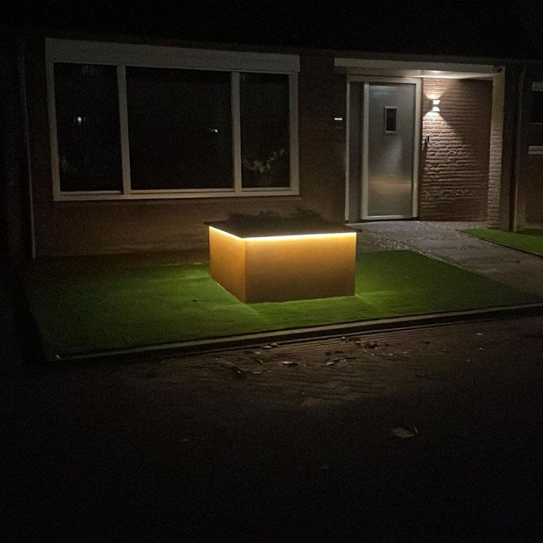 Keevitatud Corten-terasest lillekast Alabama koos LED-ga 120 x 120 x 80 cm